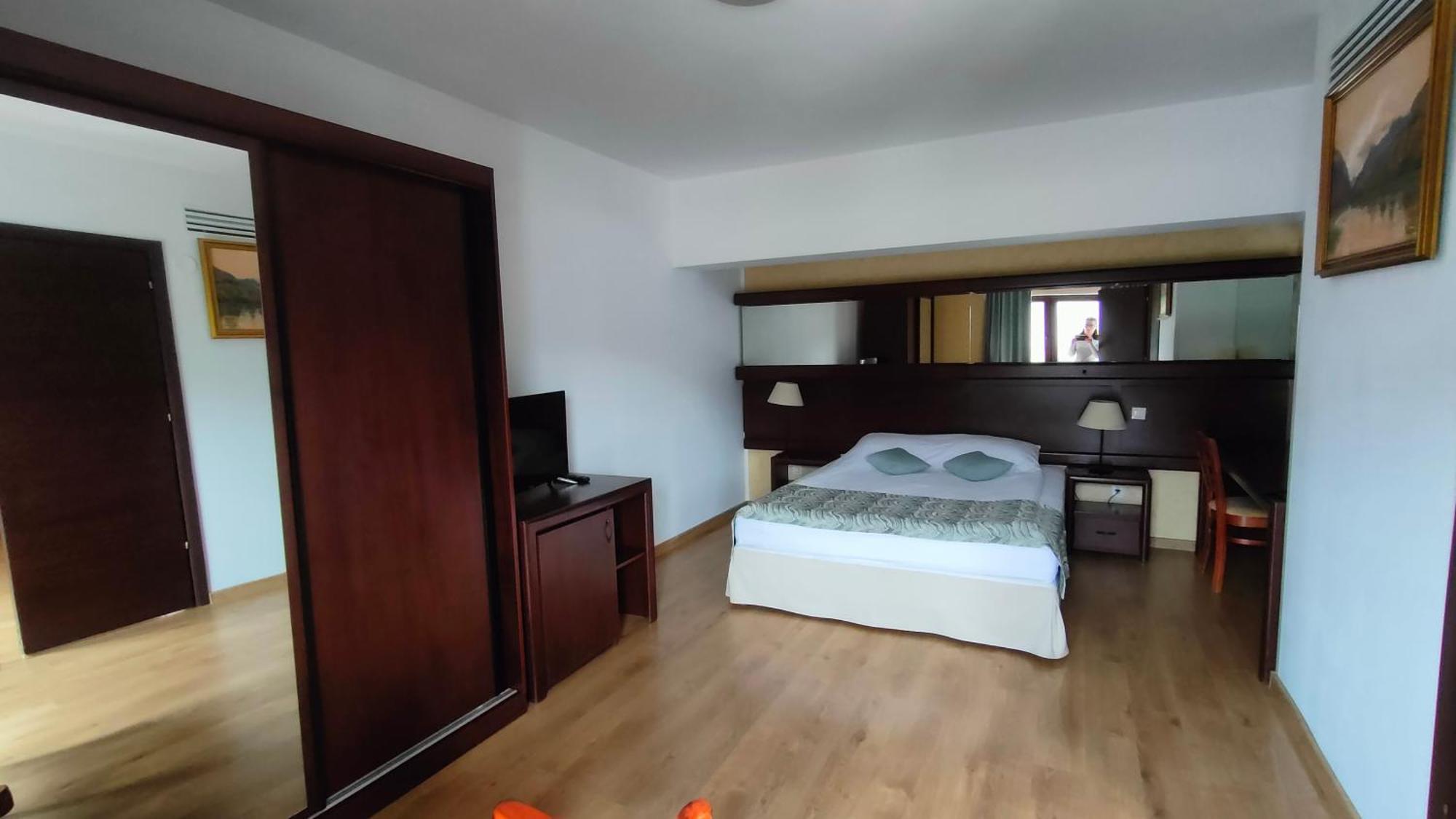 Hotel Valea Cu Pesti Capatineni-Ungureni Экстерьер фото