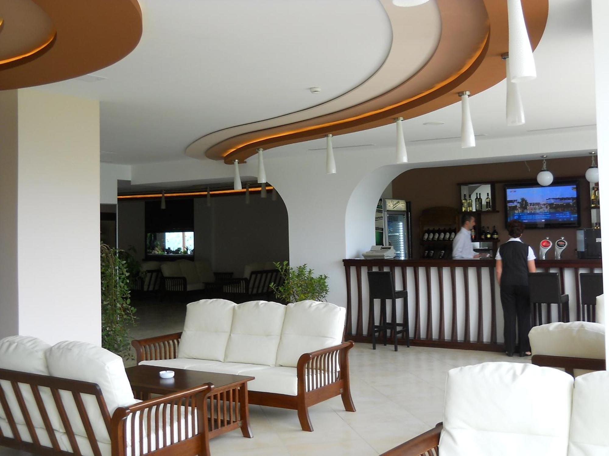Hotel Valea Cu Pesti Capatineni-Ungureni Экстерьер фото